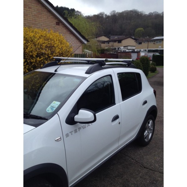 Bare portbagaj pentru Dacia Sandero Stepway 2008-2017 din aluminiu cu sistem antifurt si cheie.