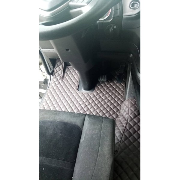 Covorase din Piele romb RENAULT T 2021 automat acopera toata podeaua cabinei culoare Visiniu Maro Coniac Editie Speciala